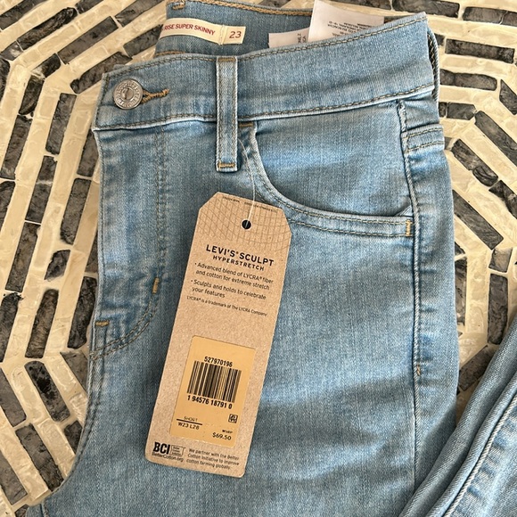 LEVI’S SCULPT JEANS NWT - Picture 2 of 2